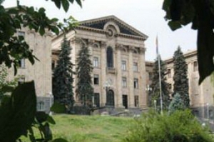 Ֆրիդրիխ Խլղաթյան . Օտարալեզու դպրոցների հիմնադրումից հետո, հայերենի որակը փոխվել