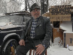 83-летний ветеран Акоп Мкртчян остался на улице в Москве и вынужден жить в машин