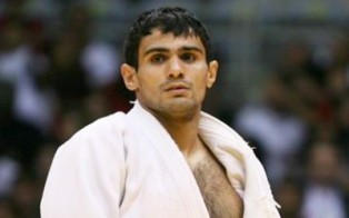 Arsen Galstyan gains perfect victory over Azerbaijani Ilgar Mushkiyev (video)