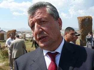 «Չորրորդ ինքնիշխանություն». «Սեւ ամպեր» Գեղարքունիքի մարզպետի գլխին