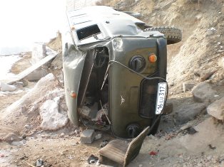 В Ереване грузовик скатился в ущелье