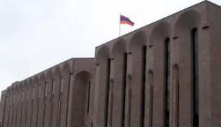 Քաղաքապետարանի աշխատակցին բռնել են կաշառք ստանալու պահին