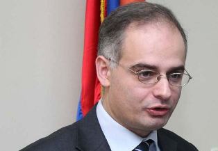 ՀԱԿ. Քաղաքական ուժերն ունեն երկու ճանապարհ՝ կա՜մ դառնալ հաճախորդ, կա՜մ էլ միանա