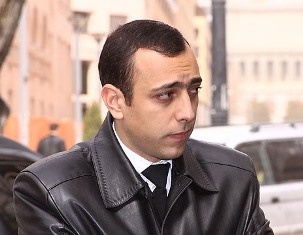 ԴԱՀԿ մամուլի քարտուղարը հերքում է Միհրան Պողոսյանի կողմից մարդ ծեծելու
լուրերը