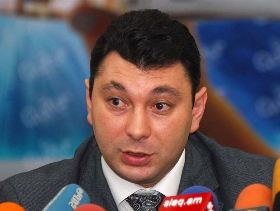 Ըստ Էդուարդ Շարմազանովի, Հայաստանի նախագահն ունի ամեն ինչ