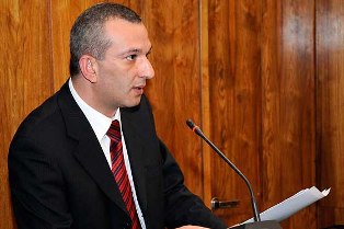 Փոխնախարարի թոքերում ջուր է հավաքվել