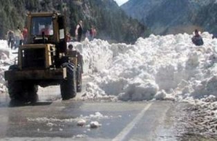 Roads closed by heavy snow falls in Armenia
