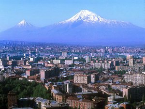 Ահարոն Ադիբեկյան. Կանխատեսումները, որ սոցիալական բողոքը հայերին փողոց դուրս կբեր