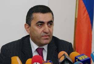 Ով վերցնում է՝ նա էլ տիրում է իշխանությանը. Ուրեմն ժողովուրդը պետք է վերցնի իշխա