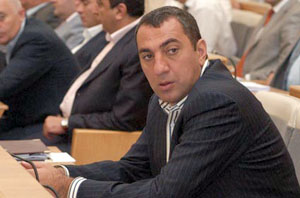 «Ժամանակ». Օլիգարխ Սամվել Ալեքսանյանը հաց է թխում որտեղ պատահի` «Երեւան Սիթիների