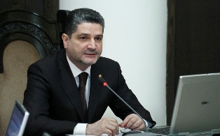 Premier Sargsyan says government returned overpayment