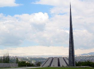 Ukrainian FM visits Armenian Genocide memorial