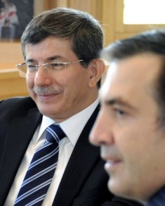 Դավութօղլուն Սահակաշվիլիի հետ կքննարկի ձերբակալված 78 թուրք գործարարների
հարցը