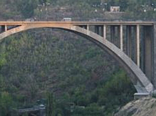 Failed suicide attempt: Young man jumps from the bridge and survives