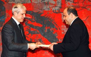 Հայաստանի  դեսպանն իր հավատարմագրերն է հանձնել
Սերբիայի նախագահին