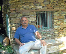 Armenian writer grants houses to Turkish foundation