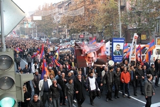 Opposition holds rally in Yerevan