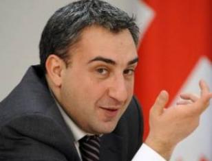 Վրաստանի վարչապետ Նիկա Գիլաուրիի 42 նվերները. Նրան ծաղկամաններ են նվիրել