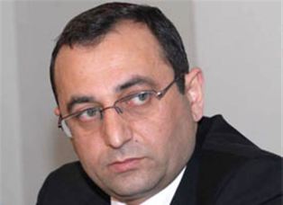 ՀՅԴ պարզաբանումներ է պահանջում կառավարության առջեւ տեղի ունեցած միջադեպի առնչութ