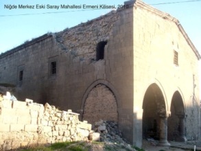 Turkish culture minister visits Armenian church