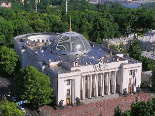 Հարբած վարորդը հարվածել է Ուկրաինայի խորհրդարանի շենքին