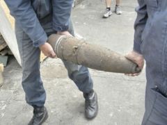 В Армении ученики, собирая металлолом, нашли артиллерийские снаряды