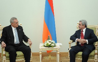 Ambassador of Paraguay to Armenia hands in credentials to Serzh Sargsyan