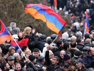 Գալուստ Սահակյանը գիտի ՀԱԿ-ի հանրահավաքի մասնակիցների թիվը, իսկ ՀՀԿ-ինը չգիտի