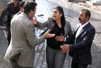 Թուրքիայում քուրդ կին պատգամավորը ապտակել է ոստիկանապետին (վիդեո)