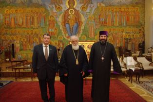 Վրաց պատրիարքն ու Հայաստանի դեսպանը քննարկել են վիրահայության եկեղեցական կյանքին