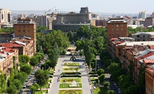 Կարինե Դանիելյան. Քաղաքապետը խոստացավ, որ  կանաչապատ տարածքներն այլեւս չեն վերաց