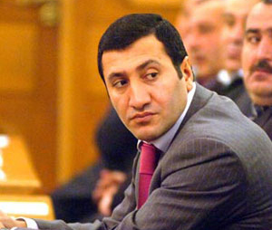 Տիգրան Արզաքանցյանը դատի է տվել «Իրավունքին». Նա վիրավորվել է «կազինոներում թրեւ