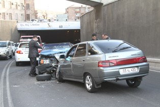 Խոշոր ավտովթար Հերացի փողոցի թունելի մոտ. Կա 9 վիրավոր, այդ թվում մանկահասակ երե