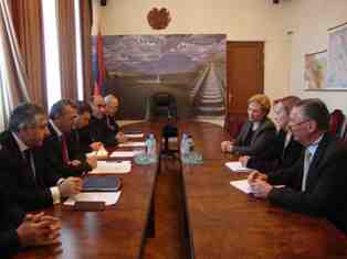 Երեւանում ՀԲ ներկայացուցիչների հետ քննարկվել է Ճանապարհային երթեւեկության անվտան