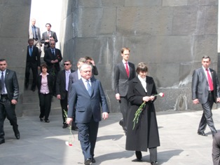 Շվեյցարիայի նախագահն այցելել է Ծիծեռնակաբերդի հուշահամալիր (ֆոտո)