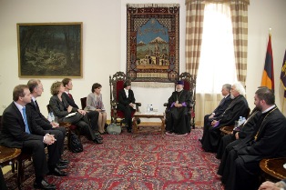 Գարեգին Բ-ն Կալմի-ռեյին է ներկայացրել Շվեյցարիայի թեմի նորանշանակ առաջնորդական տ