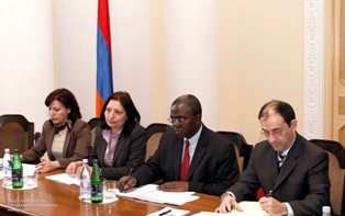 Armenian Premier meets WB delegation