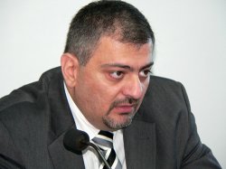 Ֆինանսների նոր նախարարն իր նախորդի BMW-X5-ը փոխարինել է «Տոյոտա Քեմրի»-ով