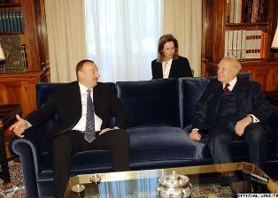 Azerbaijani, Greek Presidents hold private meeting in Baku