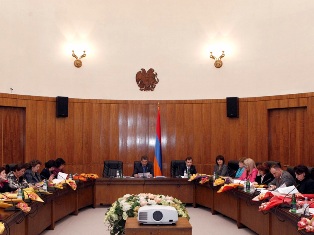 Քաղաքապետարանը շնորհակալագրեր եւ նվերներ են հանձնվել 85 կանանց` «Մայրության եւ գ