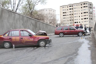 ДТП в ереванском тоннеле: два человека госпитализированы (видео)
