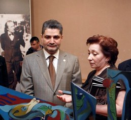 Armenian premier visits National Art Gallery