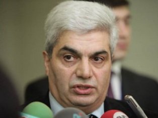 Политолог: Привычка армянских парламентариев бойкотировать все и вся негативно о