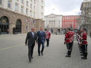 Armenian Ambassador to Bulgaria presents credentials to President Parvanov