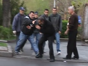 «Բոչկա» սրճարանի մոտ տղամարդը բոլորի աչքի առաջ փորձել է սպանել աշխատակցուհուն (վ