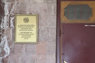 Որդին մոր տնից գողացել է ավագ եղբոր համակարգիչը, որում գաղտնի փաստաթղթեր 
են եղ