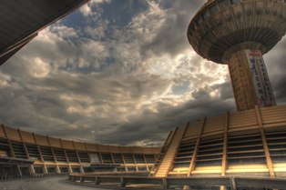 Zvartnots airport works in due course despite dust cloud