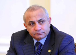 Спикер парламента Армении грозится наказать отсутствующих депутатов удержанием д