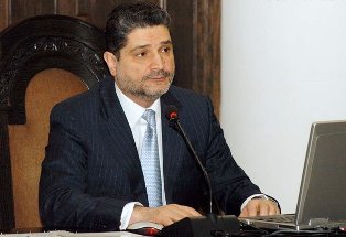Совет премьер-министра Роберту Назаряну: Конституцией пусть занимается министр ю