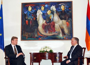 Armenian FM and EU official discuss relaxation of visa regime